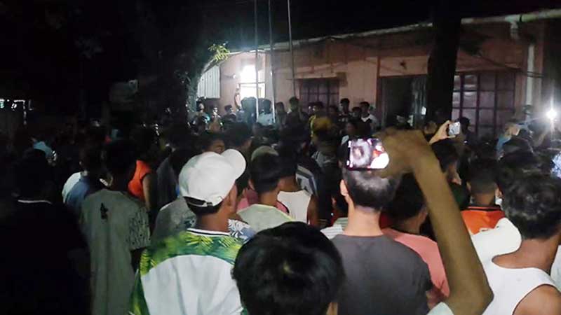 রোহিঙ্গা ক্যাম্পে রোগীর মৃত্যুকে কেন্দ্র করে হাসপাতাল ভাঙচুর