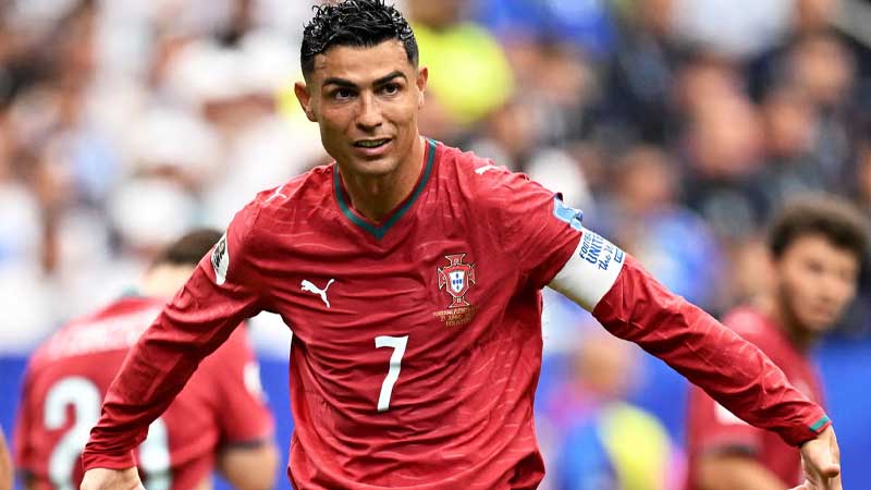 রোনালদোর জোড়া গোলে উজবেকিস্তানকে উড়িয়ে দিলো পর্তুগাল