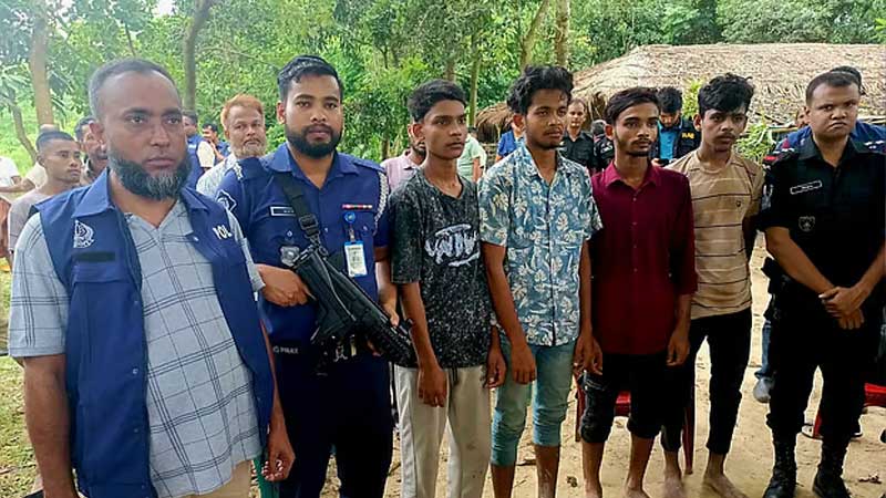 চাকরির প্রলোভনে টেকনাফে এনে চার তরুণকে পাহাড়ে আটকে রেখে মুক্তিপণ আদায়ের চেষ্টা