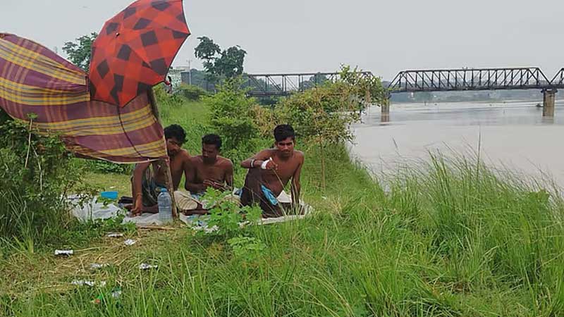 শূন্যরেখায় ১৭ দিন থাকার পর রাতের অন্ধকারে উধাও ৩ তরুণ, অনুসন্ধানে বিজিবি