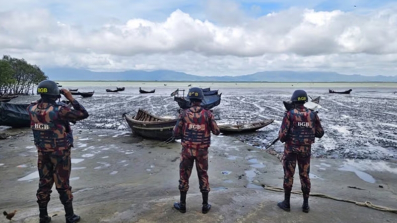 আরাকান আর্মির অবস্থান লক্ষ্য করে বিমান হামলার পর সীমান্তে বাড়ছে রোহিঙ্গা অনুপ্রবেশের শঙ্কা