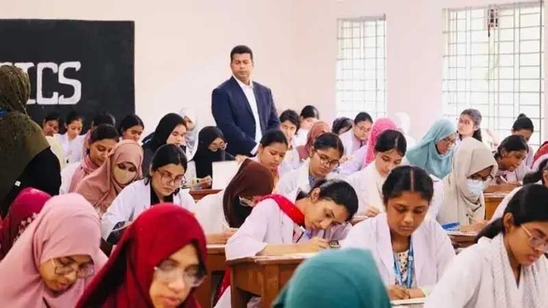 বৈরী আবহাওয়া: চট্টগ্রাম বোর্ডের অধীন সব জেলার এইচএসসি ও সমমানের পরীক্ষা স্থগিত