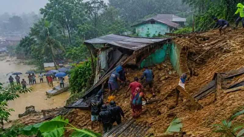 বন্যায় বিপর্যস্ত পাহাড়, বিপদের দিনে গায়েব জেএসএস-ইউপিডিএফ নেতারা