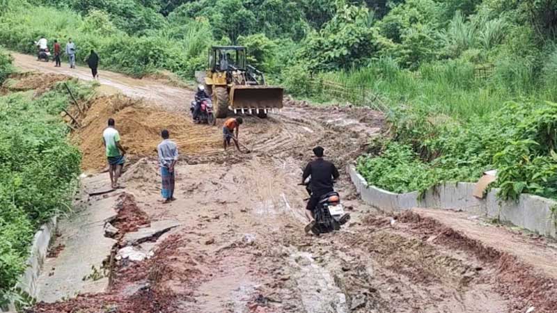পানি নামছে, ভেসে উঠছে ক্ষতচিহ্ন: বন্যার পর শুরু পুনর্গঠনের লড়াই
