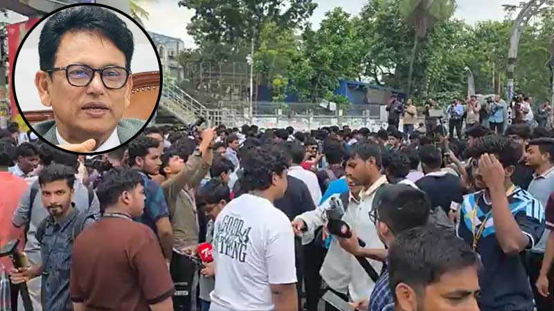 শিক্ষামন্ত্রীর পদত্যাগ দাবিতে রাজধানীর দুই স্থানে শিক্ষার্থীদের সড়ক অবরোধ