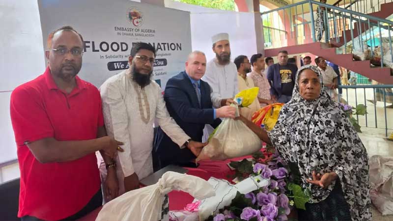 বন্যাদুর্গতদের পাশে আলজেরিয়ার রাষ্ট্রদূত, চট্টগ্রাম ও কক্সবাজারে ত্রাণ বিতরণ