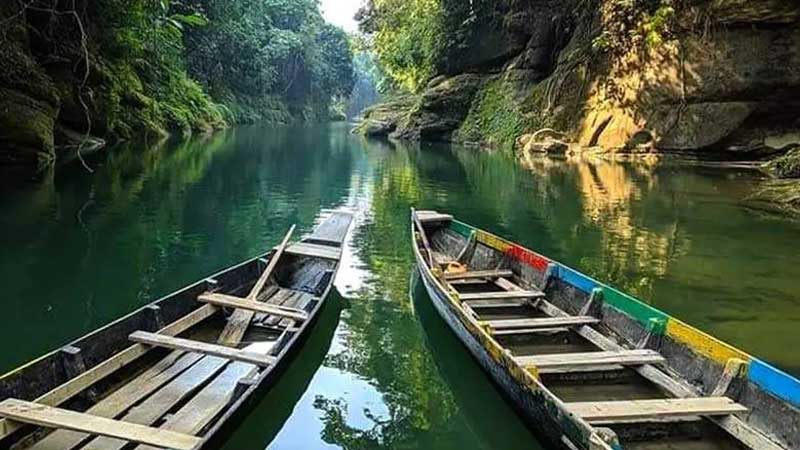 শর্তসাপেক্ষে পর্যটকদের জন্য আবার খুলে দেওয়া হলো দেবতাখুম