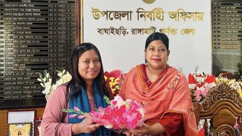 বাঘাইছড়িতে প্রথম নারী হেডম্যান হিসেবে দায়িত্ব পেলেন রৌসায়ী লুসাই