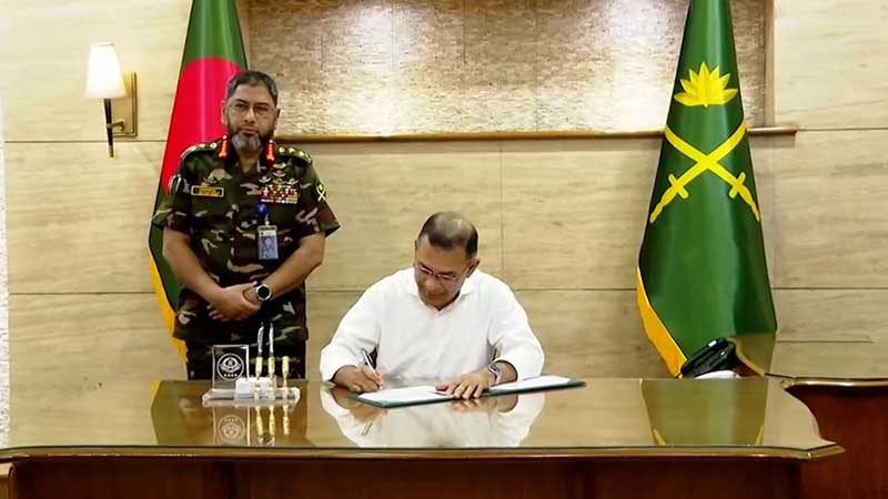 সেনাসদস্যদের পদোন্নতির ক্ষেত্রে রাজনৈতিক পছন্দের উর্ধ্বে থাকার আহ্বান প্রধানমন্ত্রীর