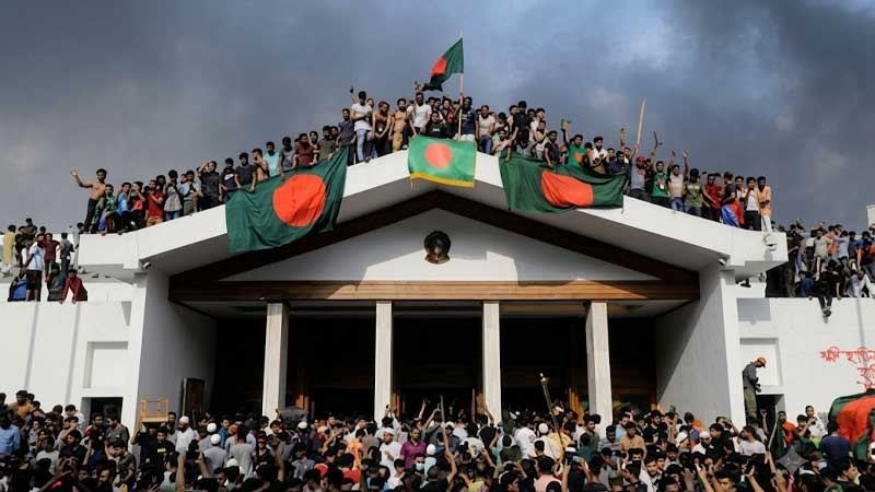 রক্তাক্ত ৫ই আগস্ট: গণঅভ্যুত্থানের মুখে স্বৈরাচার পলায়নের ঐতিহাসিক দিন