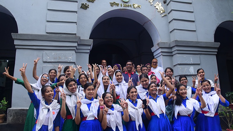 এসএসসি ও সমমানের ফল প্রকাশ: চট্টগ্রাম বোর্ডে কমেছে পাসের হার ও জিপিএ-৫