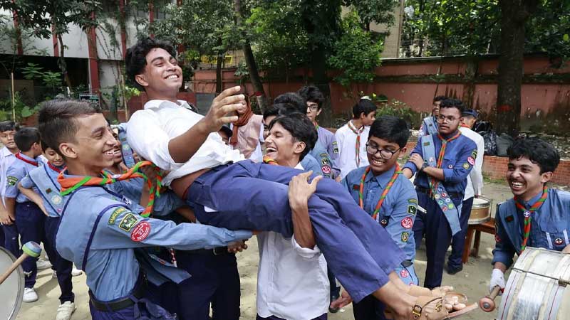 এসএসসিতে শতভাগ পাস ৬৬৯ প্রতিষ্ঠানে, ৩১২টিতে পাস করেনি কোনো পরীক্ষার্থীই