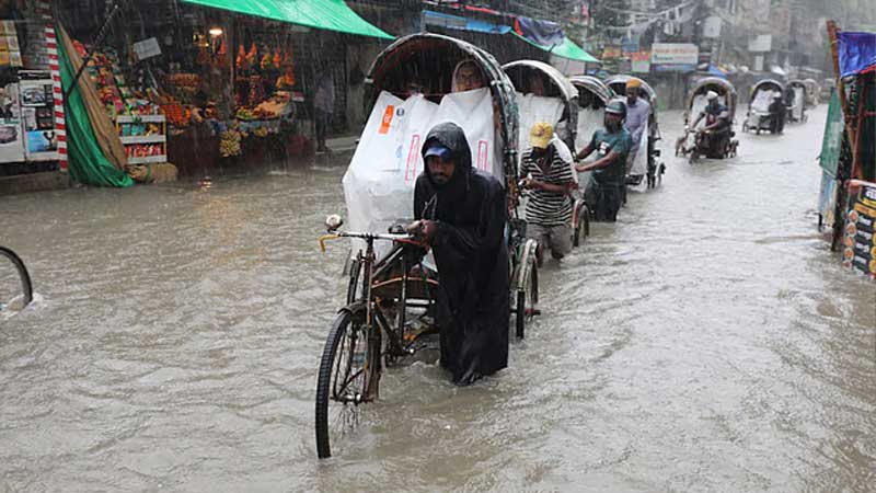 এক মাসের ব্যবধানে ফের ভারী বৃষ্টিতে চট্টগ্রামে জলাবদ্ধতা, দুর্ভোগে নগরবাসী
