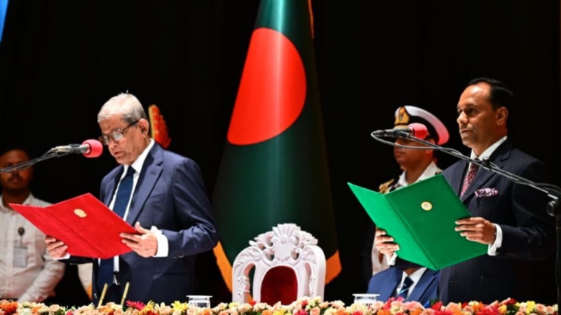 বাংলাদেশের ২৩তম রাষ্ট্রপতি হিসেবে শপথ নিলেন মির্জা ফখরুল