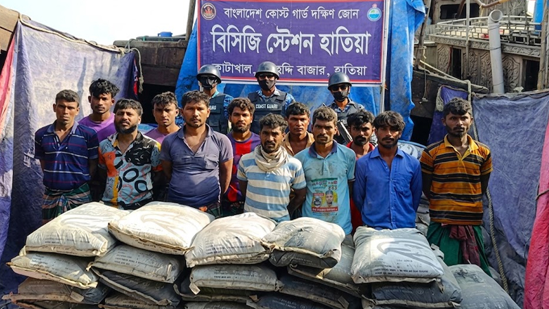 মিয়ানমারে পাচারকালে বিপুল পরিমাণ সিমেন্টসহ আটক ১২ পাচারকারী