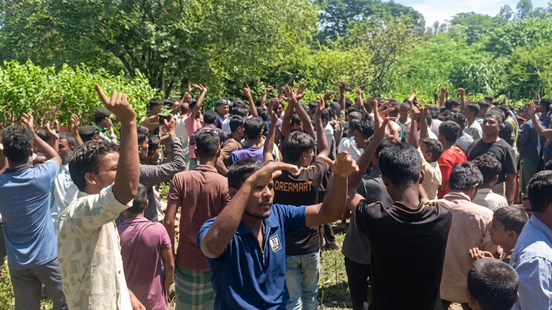 সীতাকুণ্ডে রেলওয়ের জায়গা উচ্ছেদে স্থানীয়দের বাধা
