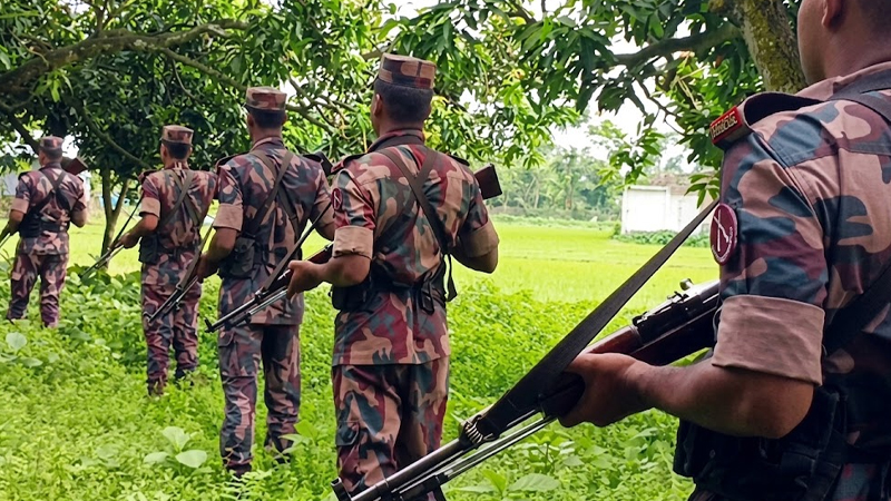 চাঁদাবাজি বন্ধে বিজিবির অভিযান, সাধারণ মানুষকে ভয় দেখিয়ে মানববন্ধনের চেষ্টা জেএসএসের