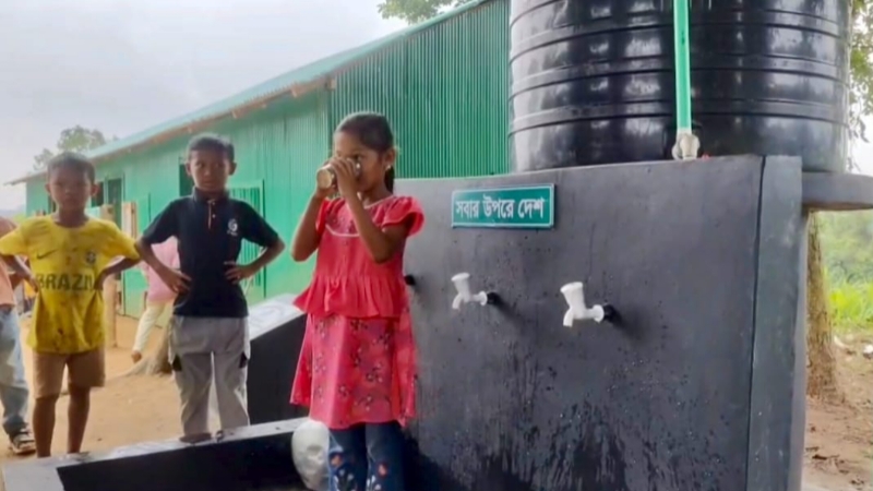 দুর্গম প্রফুল্লপাড়ায় বিদ্যালয় সংস্কার, সৌরচালিত পাম্পে মিলবে নিরাপদ পানি