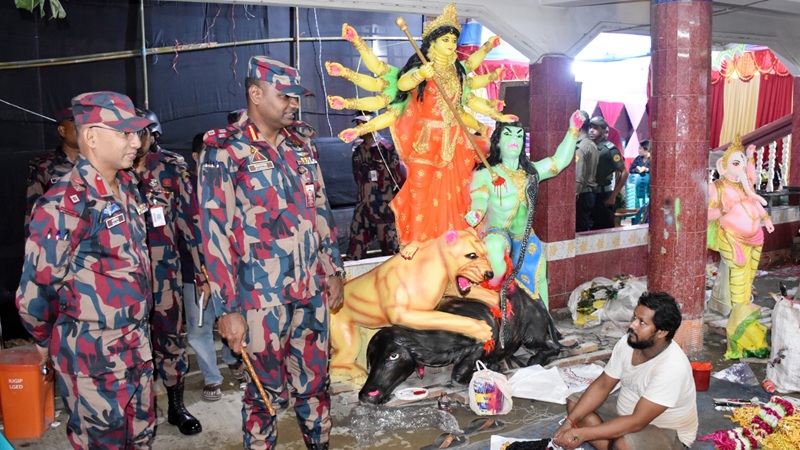 দুর্গাপূজায় নিরাপত্তা জোরদার, খাগড়াছড়িতে বিজিবি-এসআরবির টহল