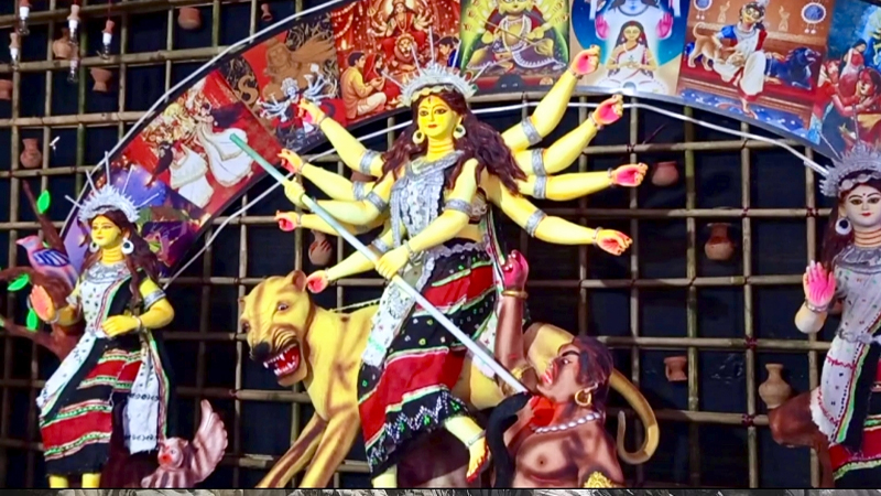 ত্রিপুরাদের রিনা-রিসাই ও ঐতিহ্যবাহী অলংকারে দেবী দুর্গা