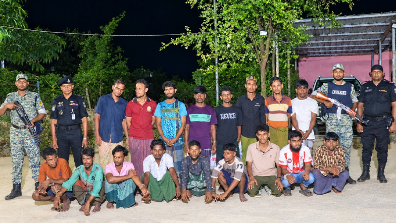রোহিঙ্গা ক্যাম্পে যৌথ অভিযান, অনলাইন জুয়া-মাদকসহ বিভিন্ন অপরাধে আটক ১৭