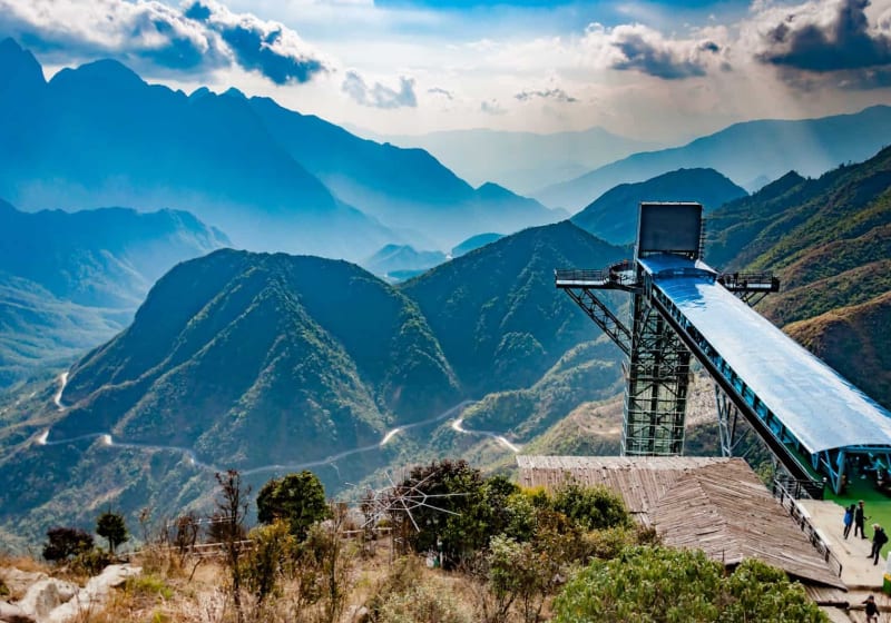 The Rong May lift tower and glass bridge facing the Hoang Lien Son range