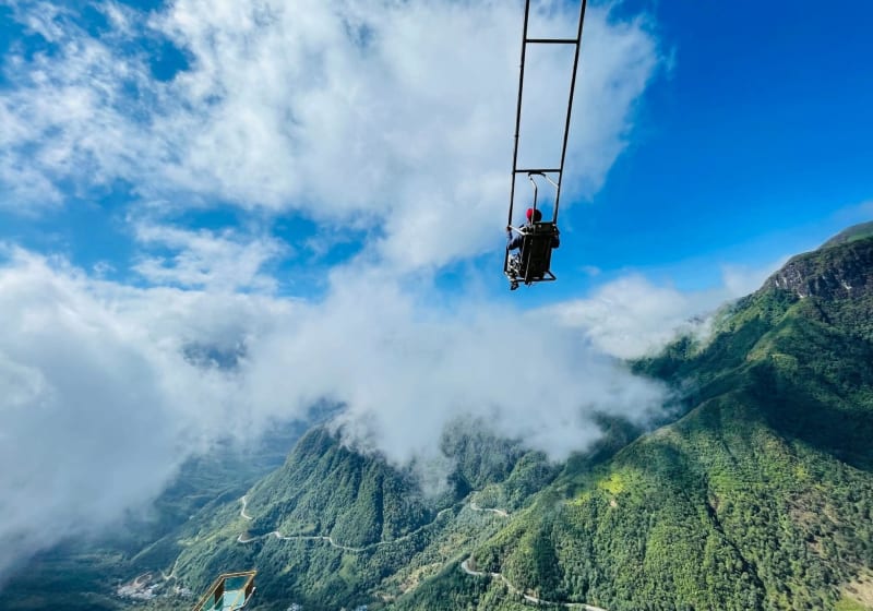 The cliff-edge swing at Rong May, with O Quy Ho Pass below