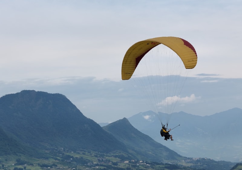Paragliding above the valley on a cloudy morning; the take-off is about 1 km from Best View