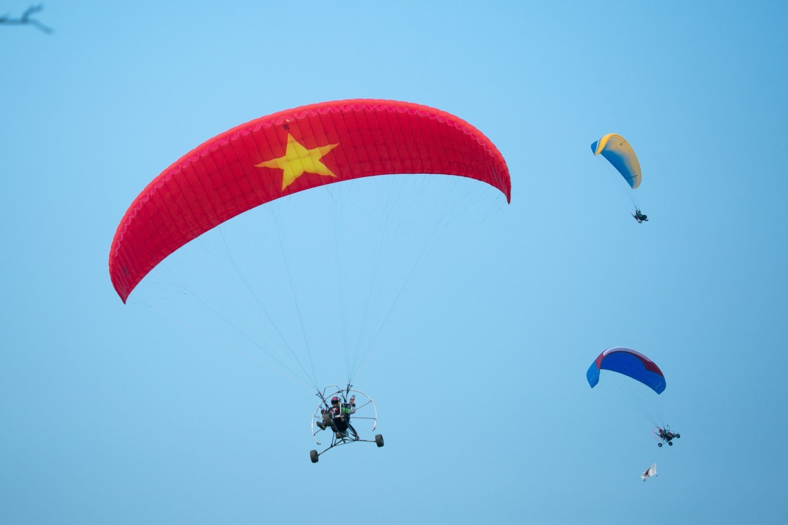 Pilots flew at altitudes of around 300 meters over Quy Hop Town.