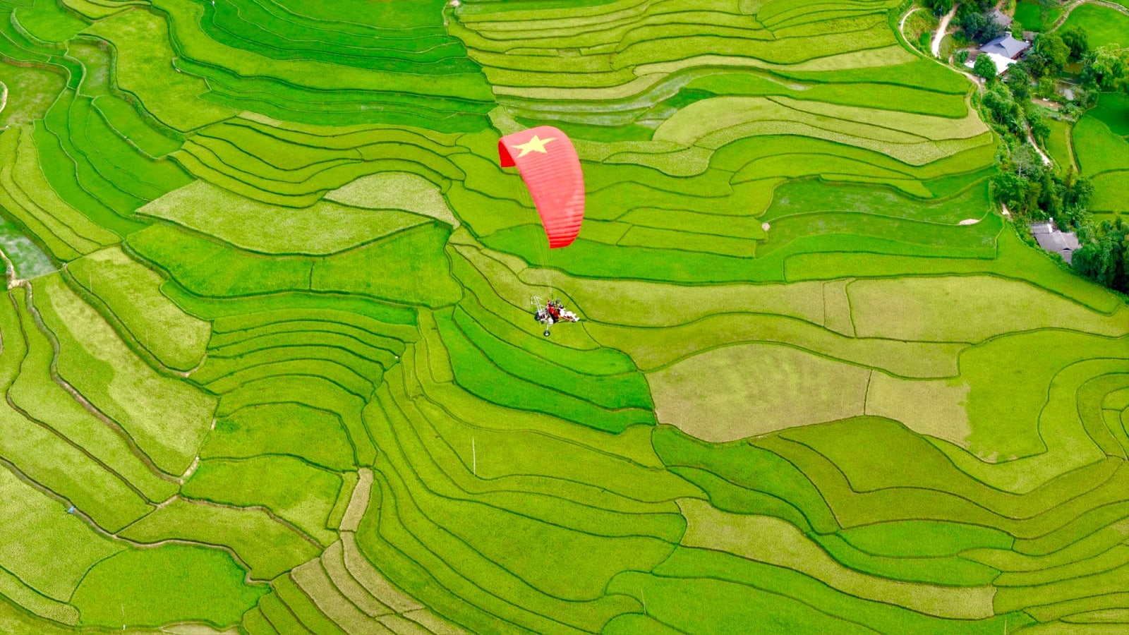 Paratrike flight at Mu Cang Chai
