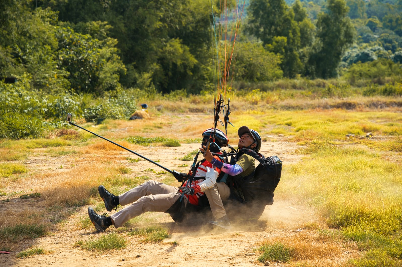 Skid paragliding landing
