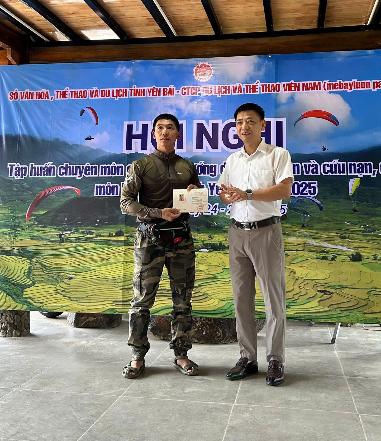 Participants receiving their certificates at the end of the course.