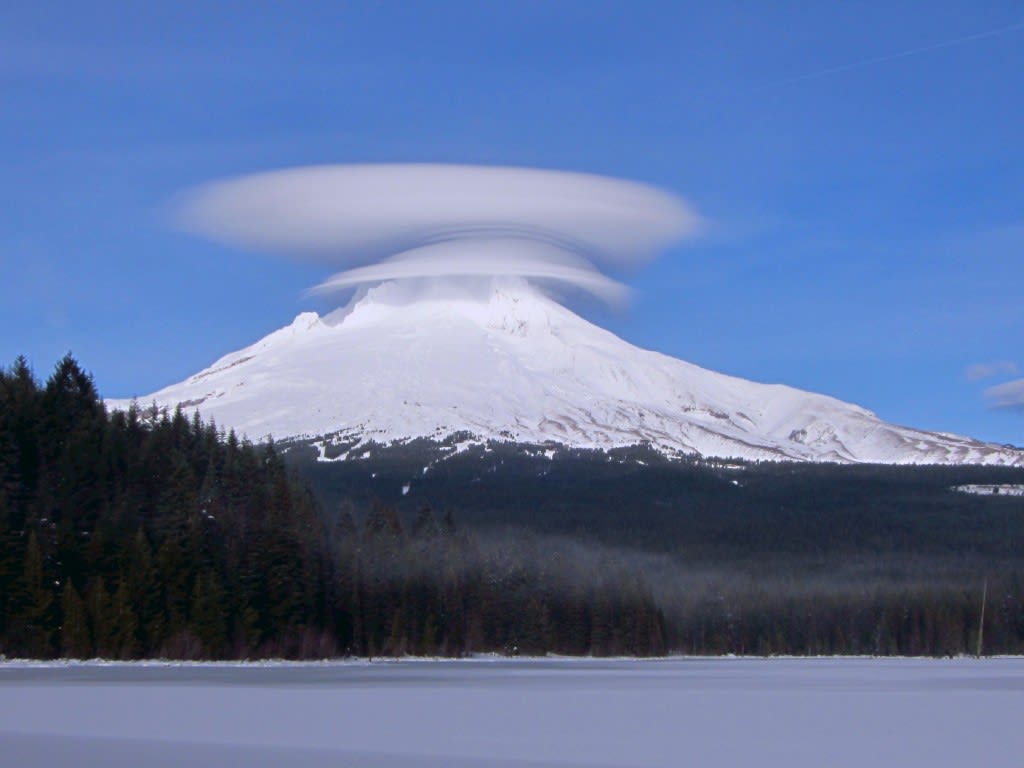 A lenticular cloud sitting over a summit: very strong wind aloft and violent rotor below, even when the surface is calm