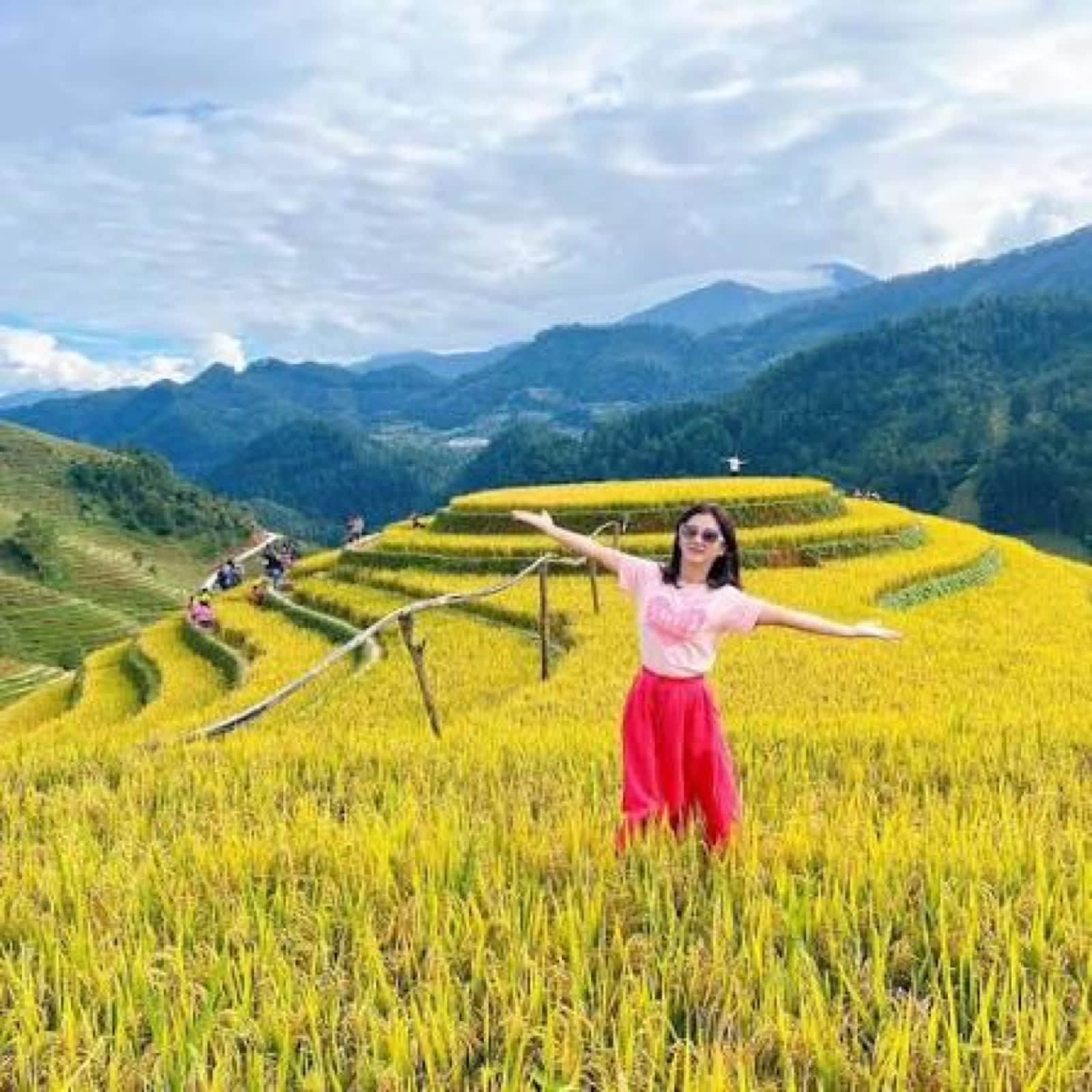 Visitors among ripe rice terraces on Mâm Xôi hill