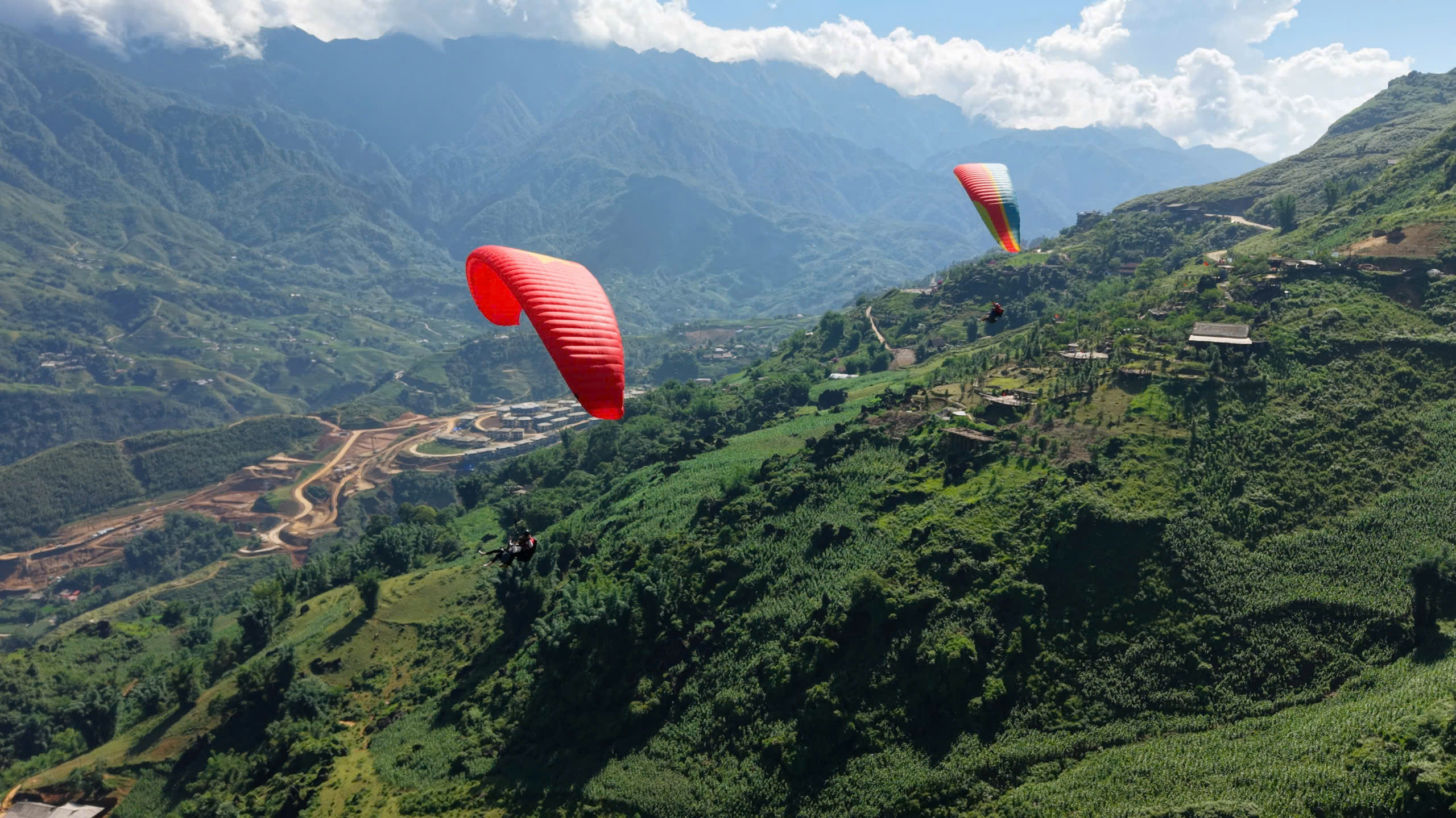 Paragliding over Muong Hoa Valley in Sapa