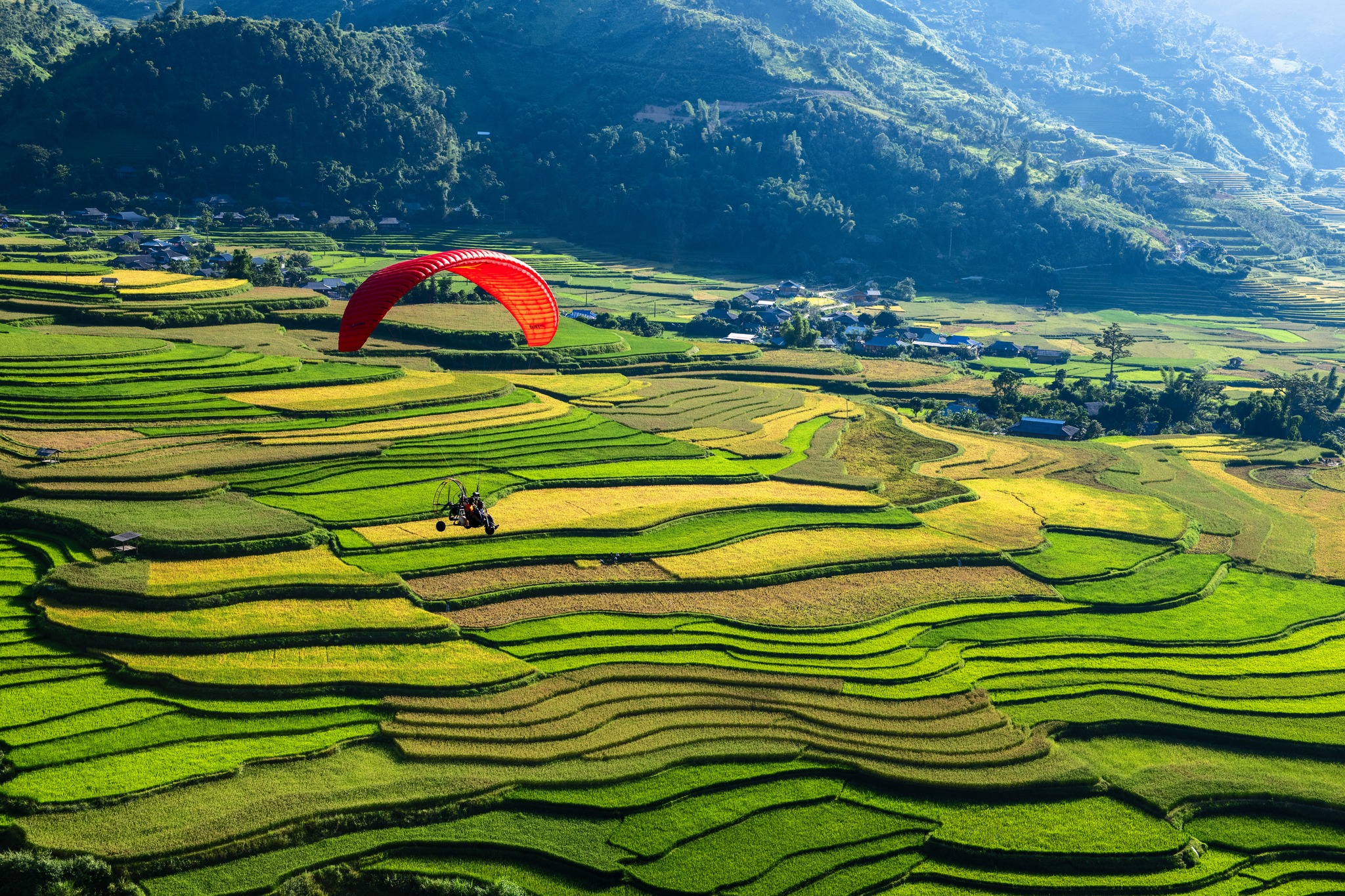 A powered paragliding flight in Mu Cang Chai