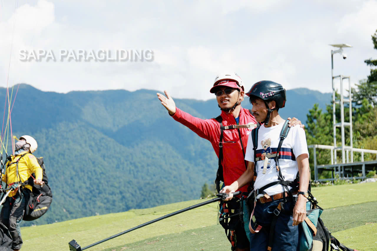 A pilot briefing a passenger on how to run for take-off