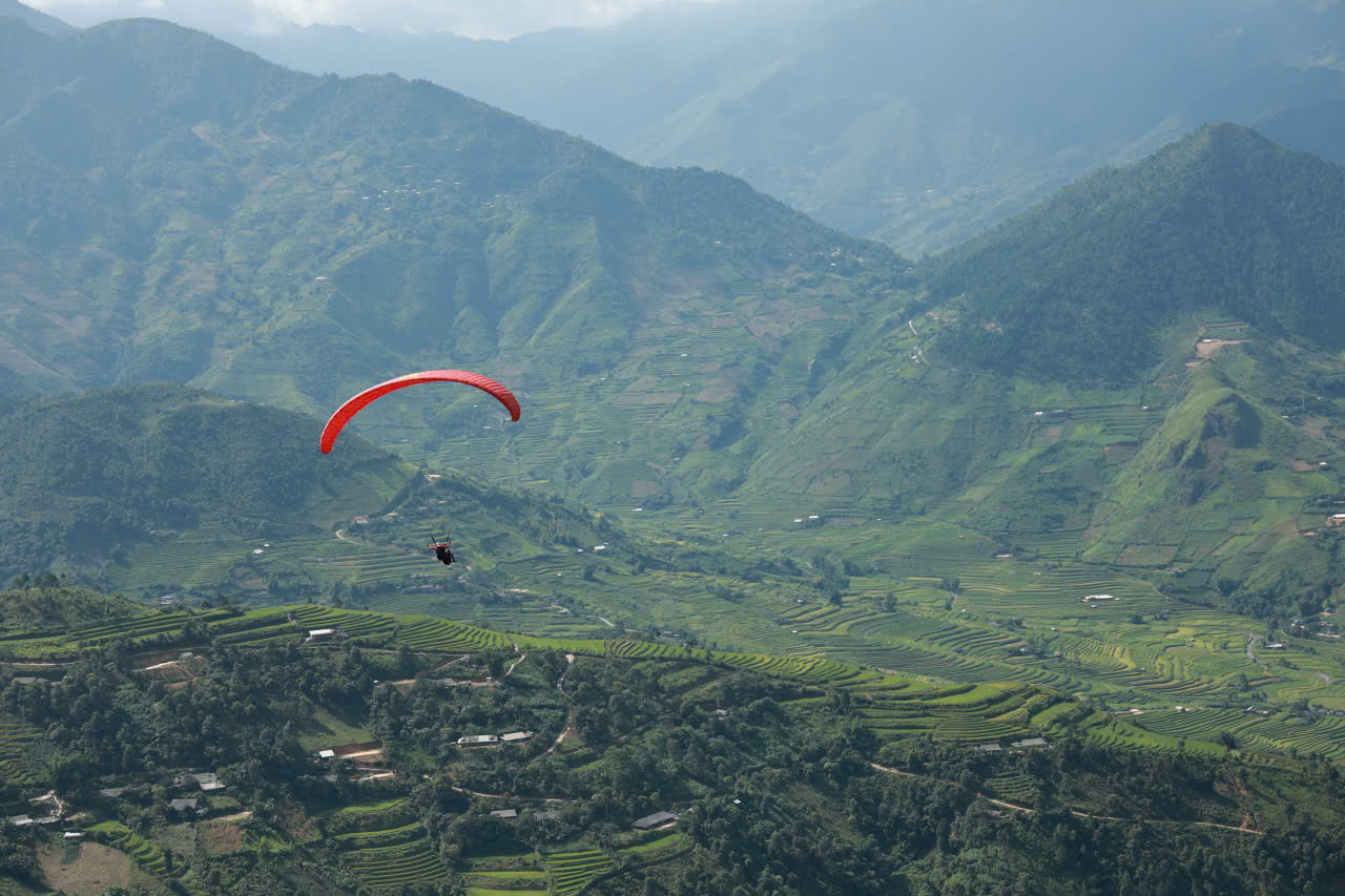 Lim Mong Valley seen from the top of Khau Pha Pass