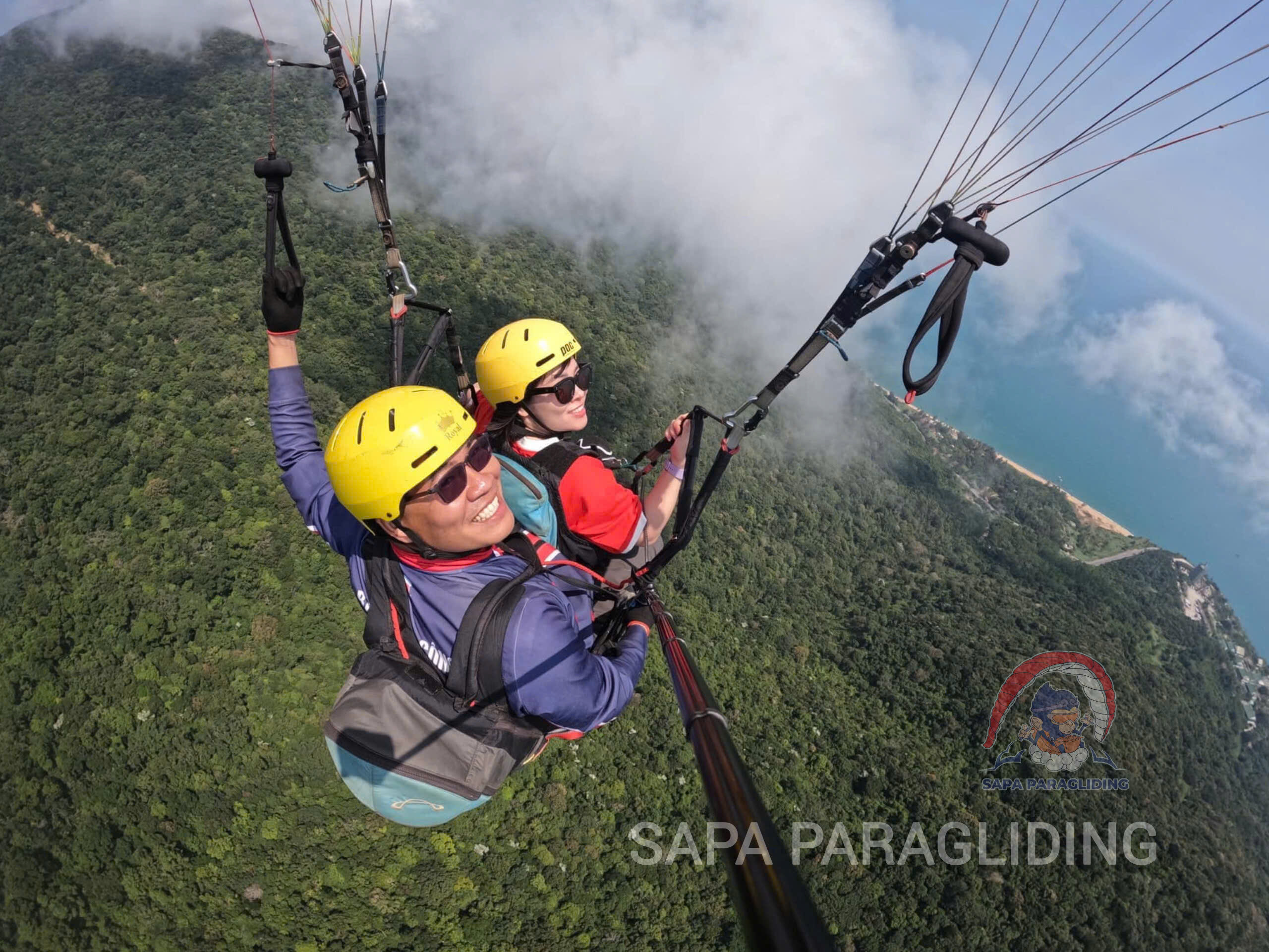 A tandem paragliding flight over the Son Tra Peninsula in Da Nang