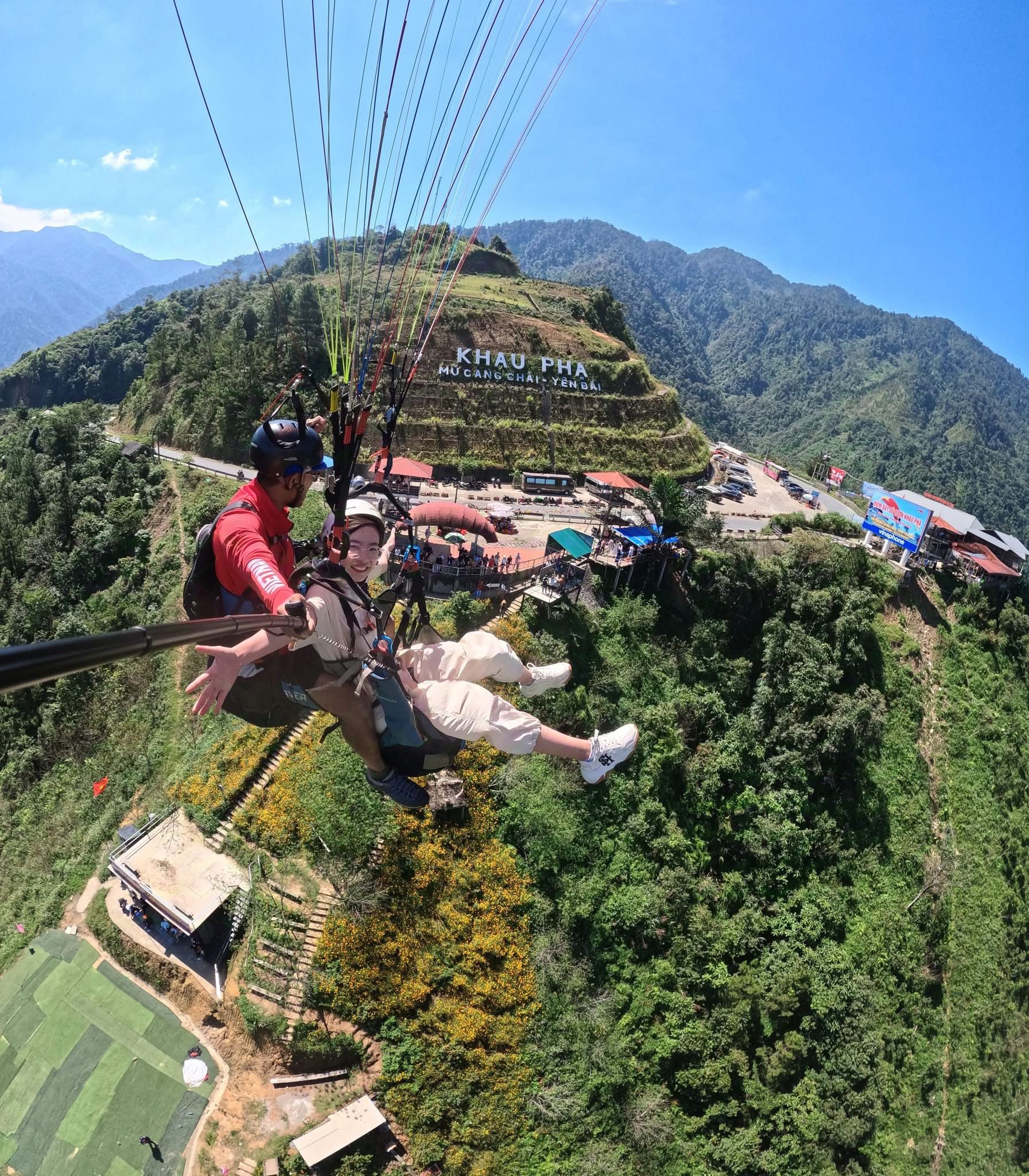Passengers photographing Khau Pha Pass from the air