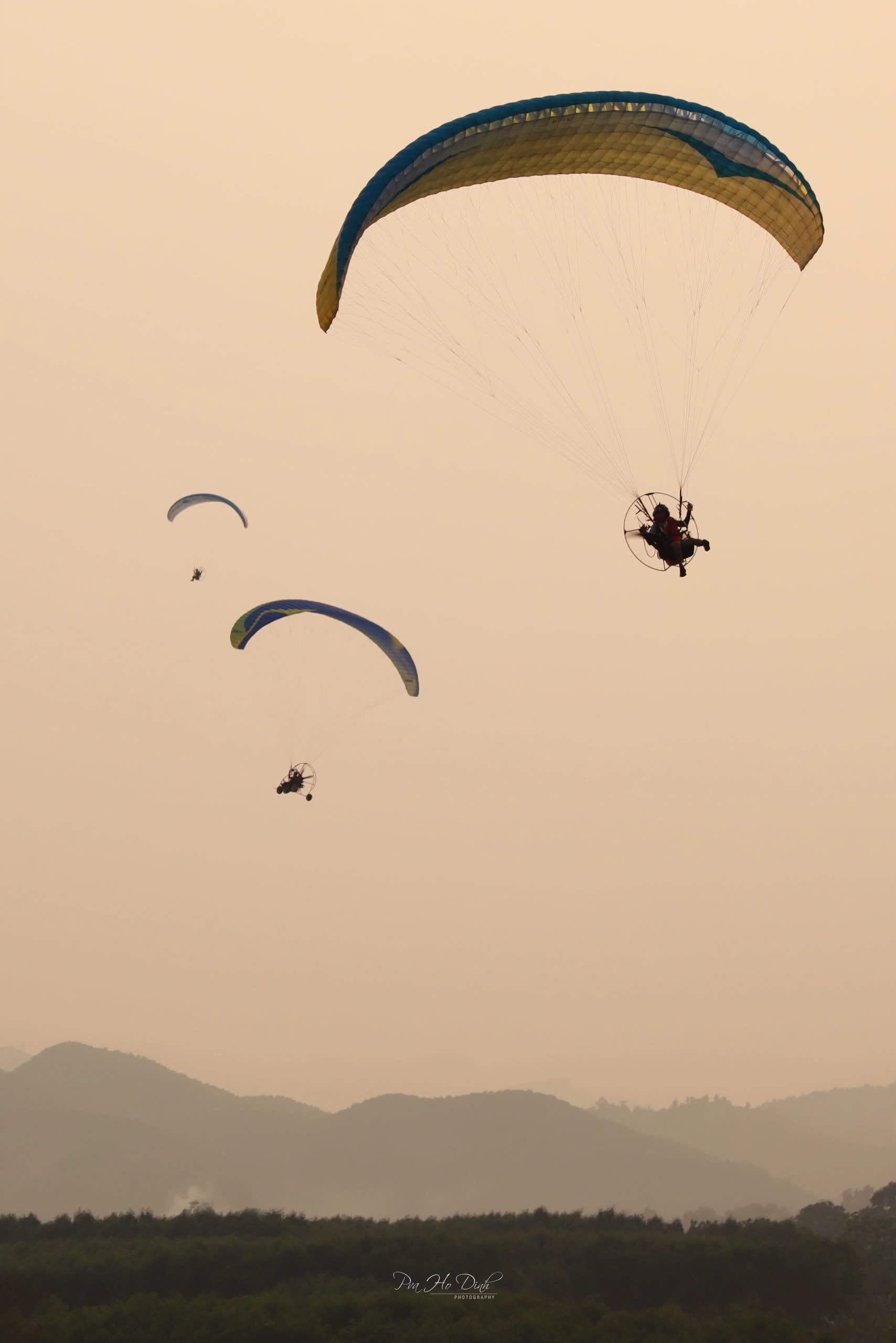 Which Feels More Exciting: Paragliding or Powered Paragliding?