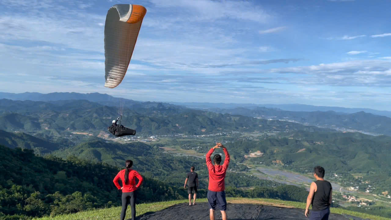 Which Feels More Exciting: Paragliding or Powered Paragliding?