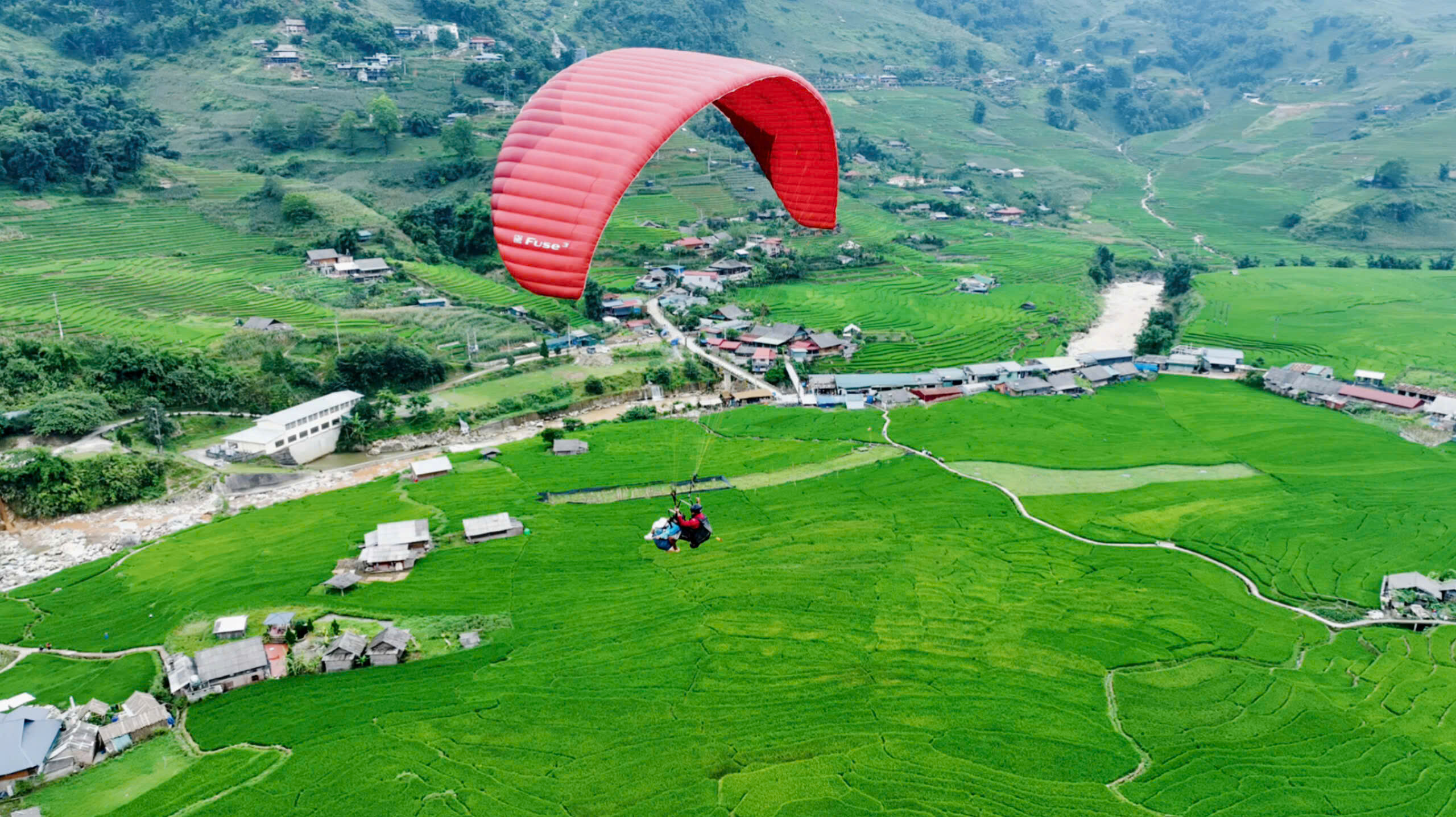 Paragliding in Sapa & Mu Cang Chai – Two Unique Flying Experiences in Northwest Vietnam