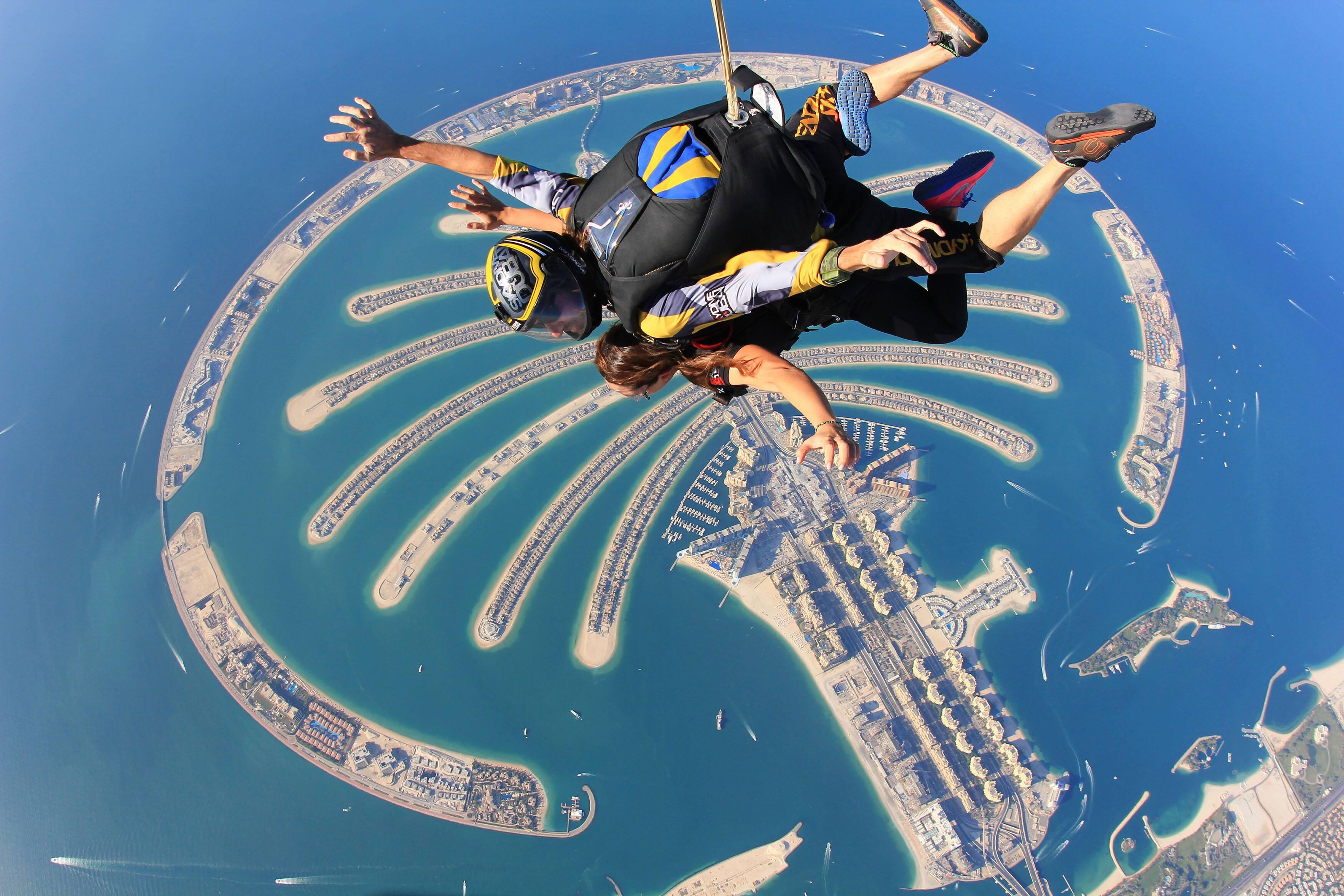 Skydiving vs Paragliding – Do You Prefer Freefall or Flying Through the Sky?