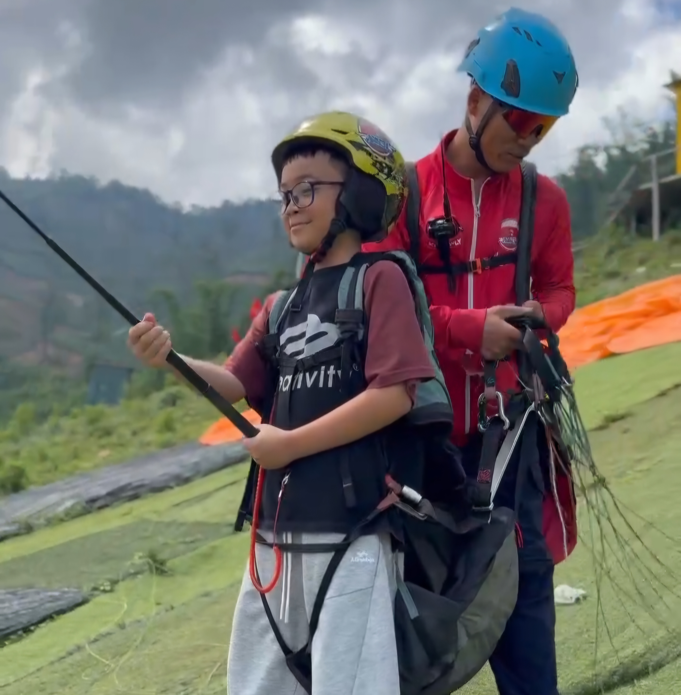 CAN A 3-YEAR-OLD GO PARAGLIDING?