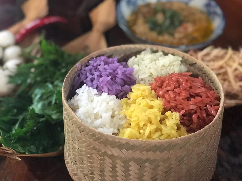 Nếp Tú Lệ, cốm và khẩu hang — bộ ba đặc sản làm nên tên tuổi của thung lũng.