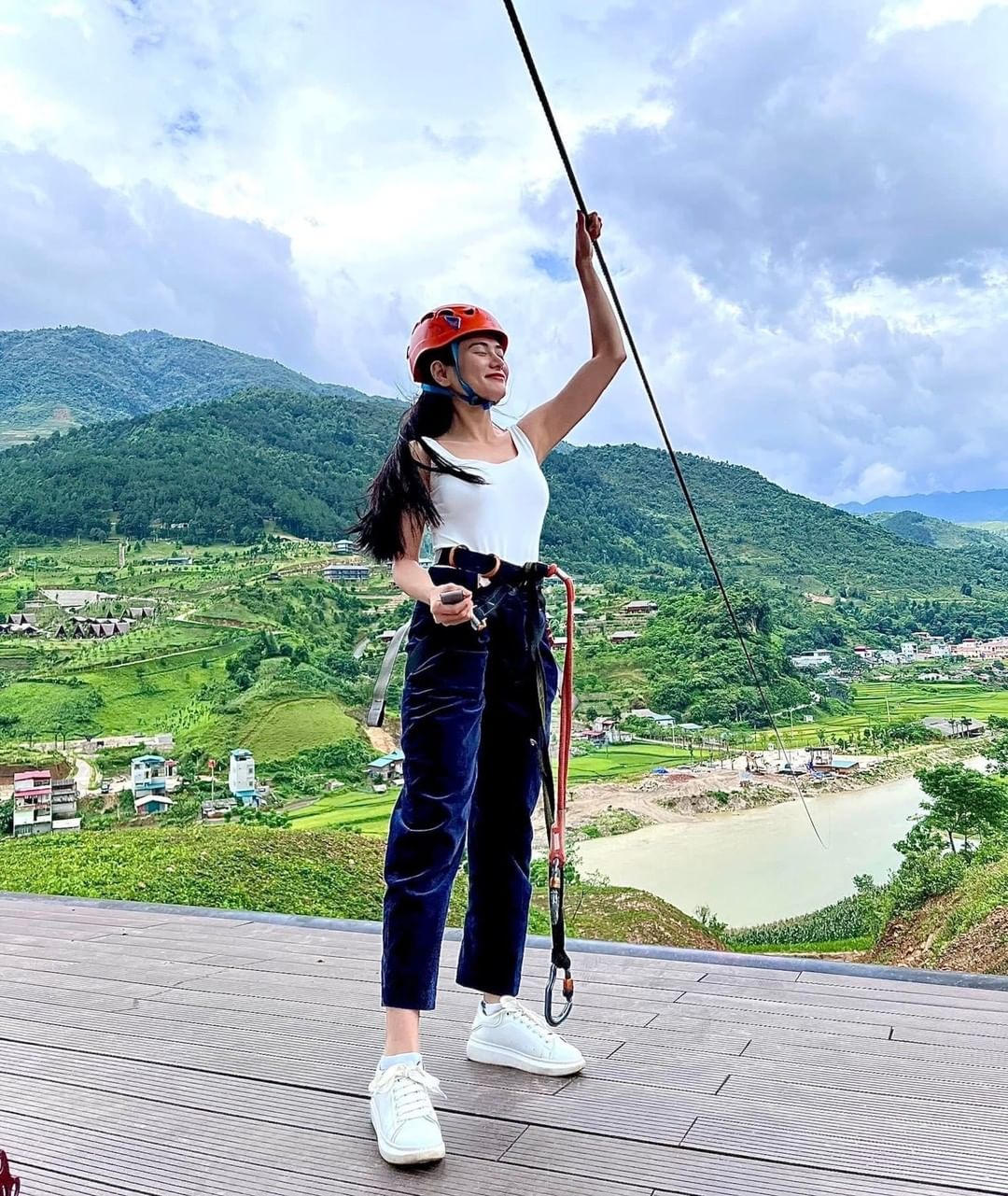 Zipline tại resort Lecharm — thêm một trải nghiệm mạo hiểm ngay trong ngày.