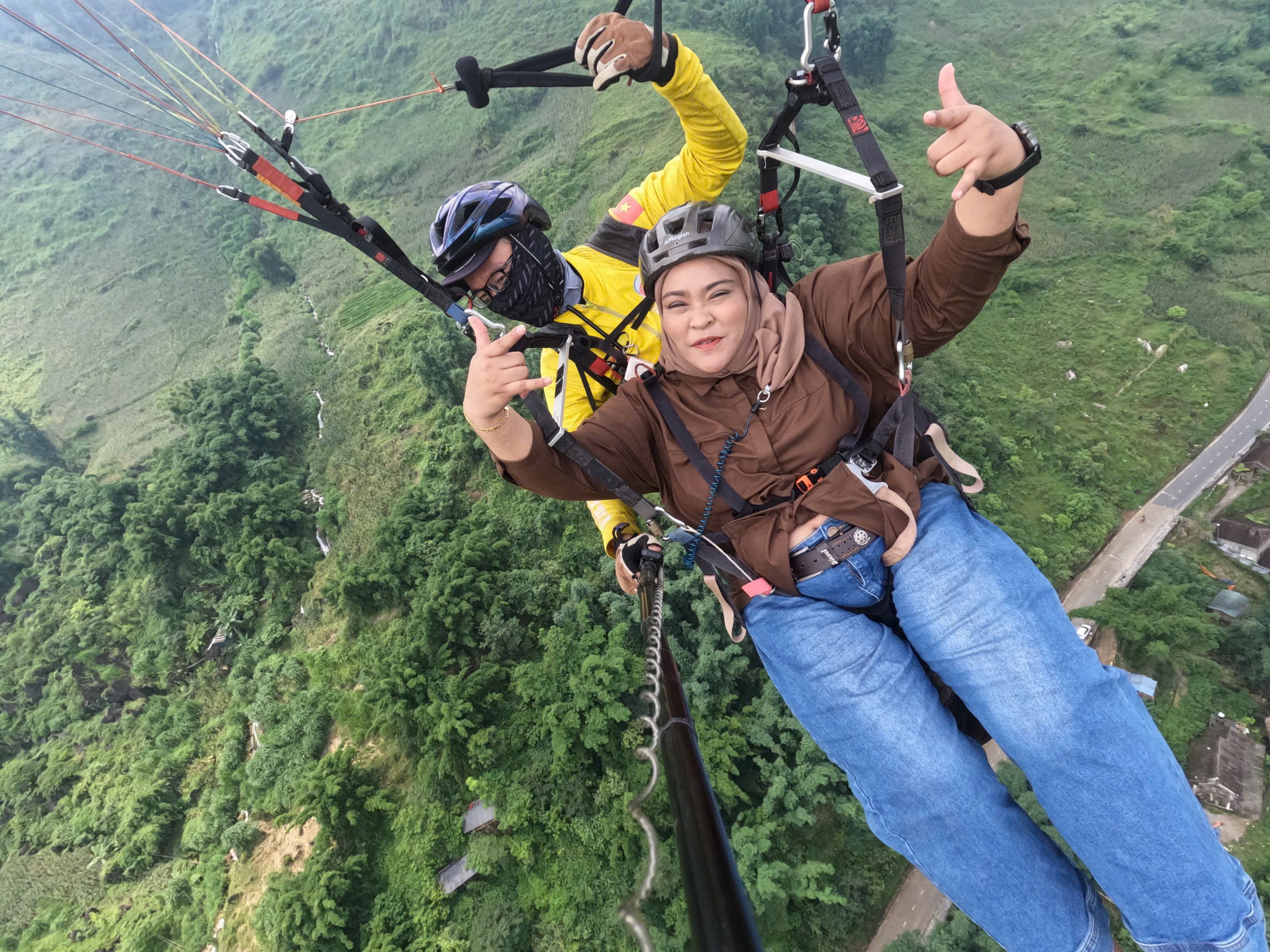 Sapa Paragliding: Fly Over Muong Hoa Valley From 1,500m