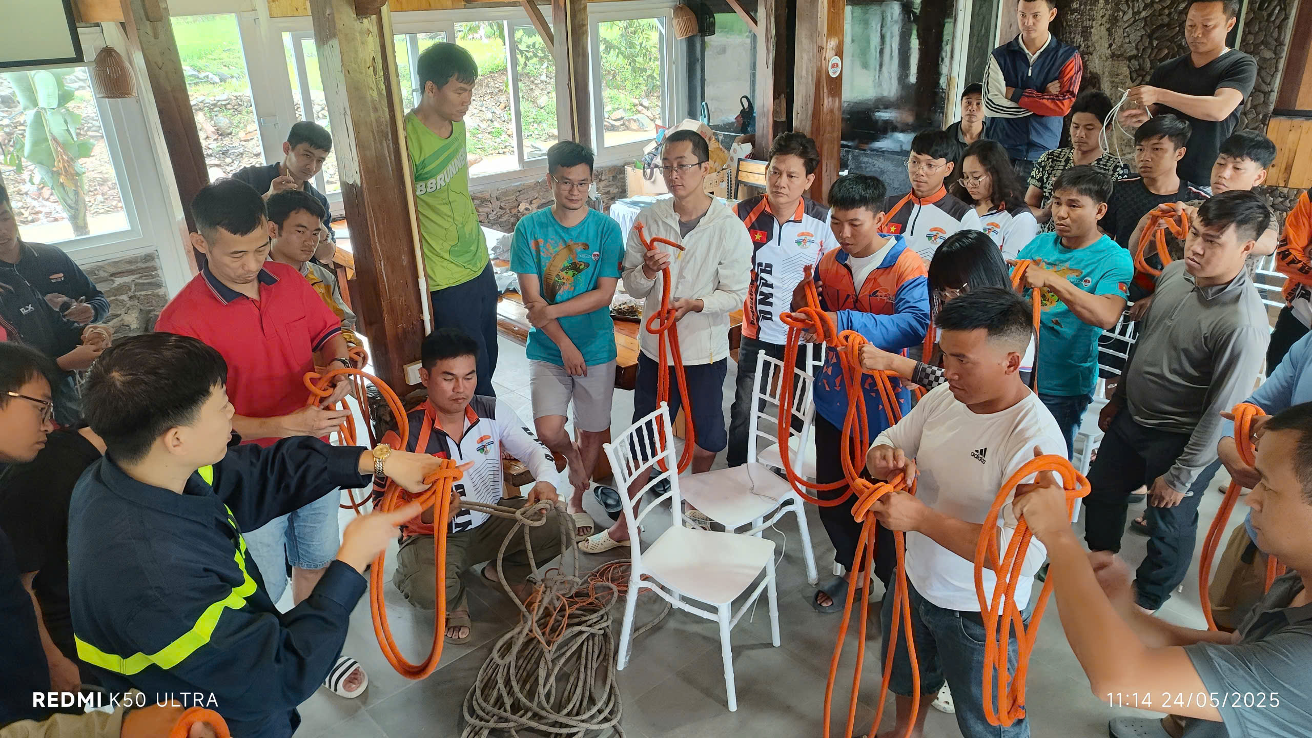 Bài học về các nút buộc dây và cứu hộ trên cao.