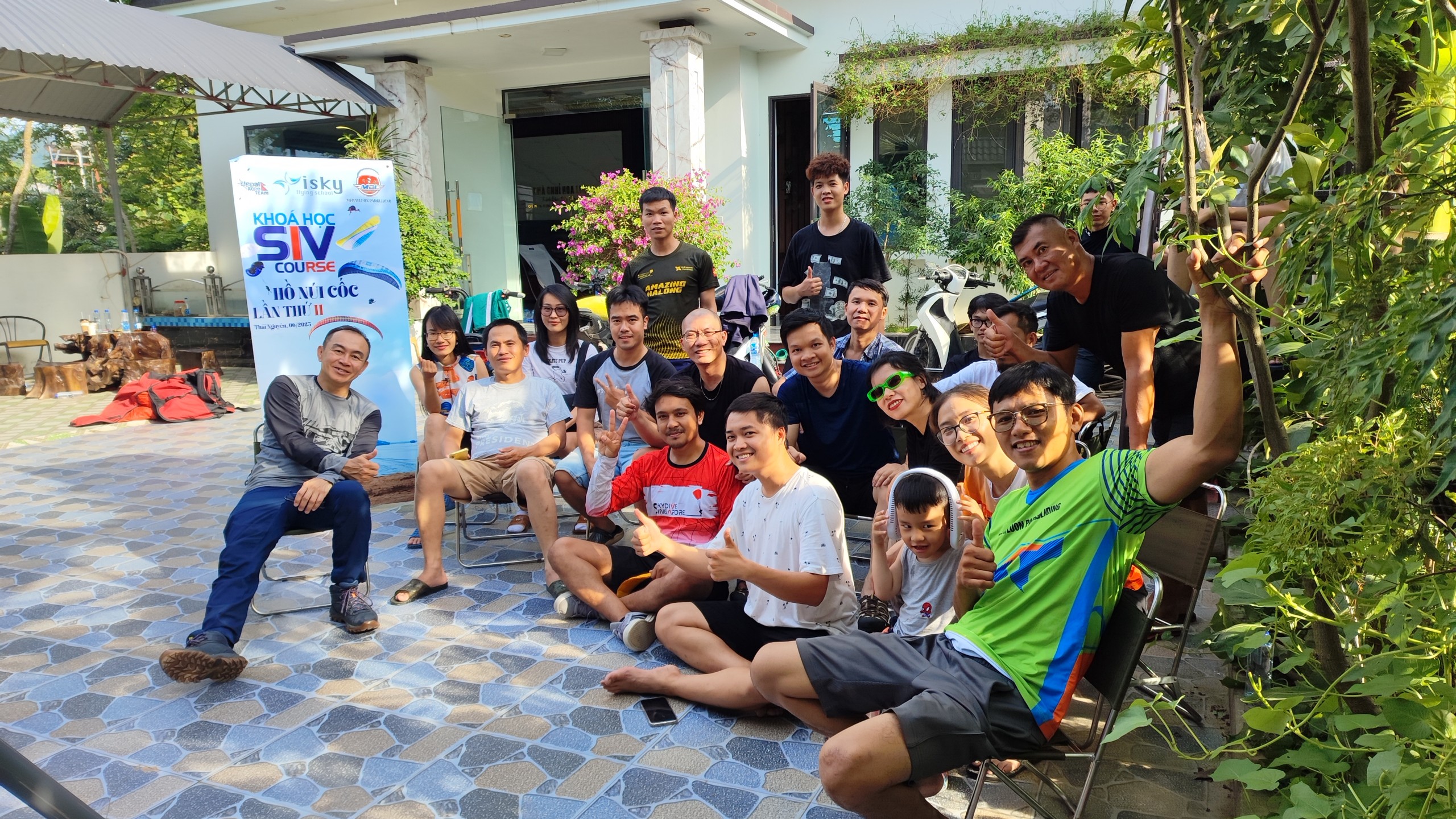 Học viên và huấn luyện viên khoá SIV lần thứ II tại hồ Núi Cốc.